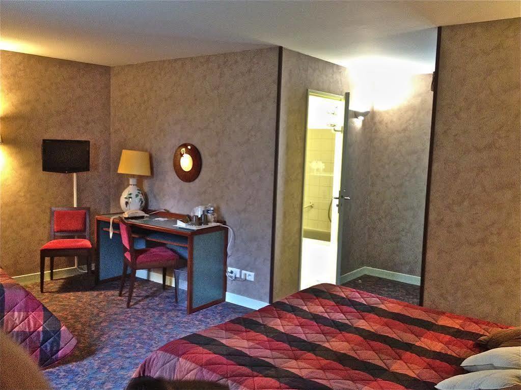 Logis La Chaumiere Hotel 3*