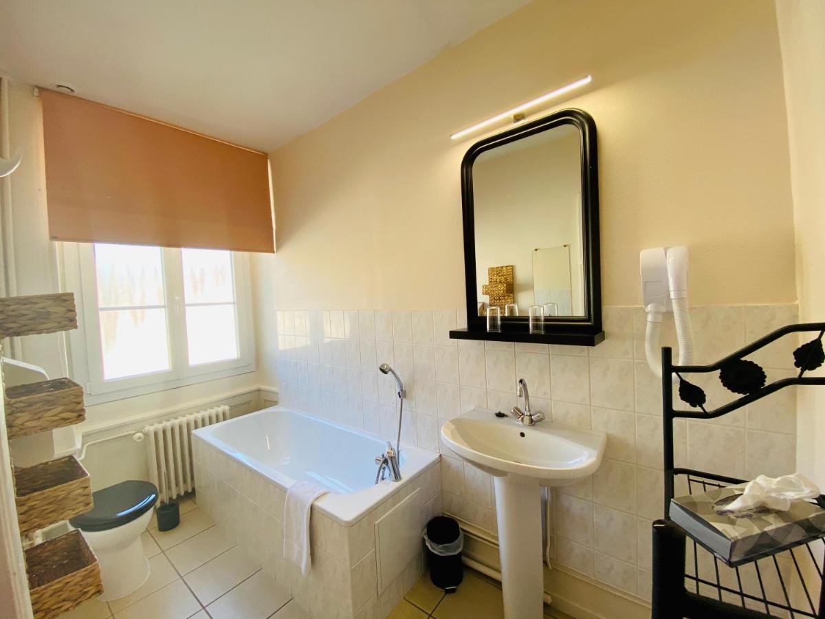Logis La Chaumiere Hotel