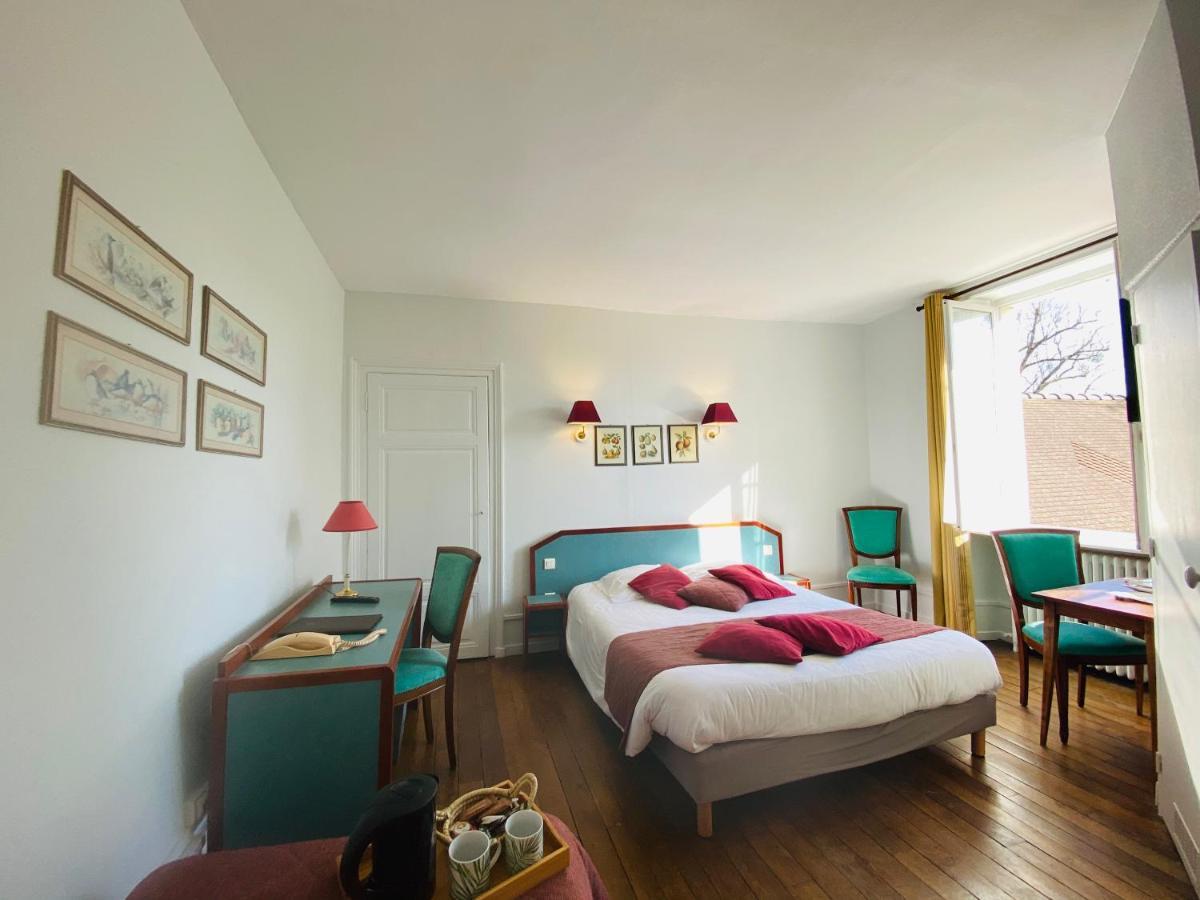 Logis La Chaumiere Hotel